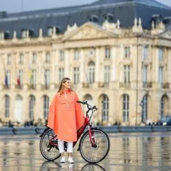 Le Temps Des Grenouilles Poncho De Pluie ADULTE - Coloris Unis 26 Le Temps Des Grenouilles Poncho De Pluie ADULTE - Coloris Unis -Casques vélo Soldes cape de pluie de couleur pop orange le temps des grenouilles