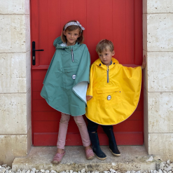 Le Temps Des Grenouilles Poncho De Pluie Vélo ENFANT -Casques vélo Soldes cape de pluie petit fille temps grenouille