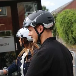 Casques vélo Soldes -Casques vélo Soldes casque velo avec visiere et lumiere connecte eos phenix helmet porte