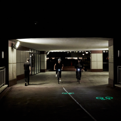 Eclairage Vélo Puissant 400 Lumens + Laser Beryl 7 Eclairage Vélo Puissant 400 Lumens + Laser Beryl -Casques vélo Soldes eclairage velo laser image velo projetee beryl