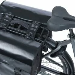 Sacoches Basil Urban Load Imperméable 53 L -Casques vélo Soldes installation sacoche de ville velo urbain homme basil urban load