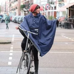 The Peoples Poncho Poncho Vélo Pluie 3.0 -Casques vélo Soldes ponchonavy2