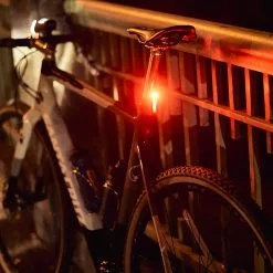 Kryptonite Light Incite XBR éclairage Arrière Vélo 6 Kryptonite Light Incite XBR éclairage Arrière Vélo -Casques vélo Soldes xbr lifestyle 3